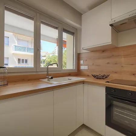 Apartment Frgk Stanislas Terrace, Ac & Ultra Fast Wi-fi *