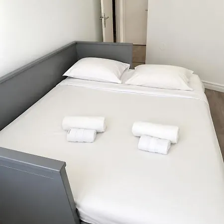 Frgk 2bdr Stanislas Terrace, Ac & Ultra Fast Wi-fi Apartman