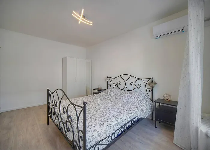 Frgk Stanislas Terrace, Ac & Ultra Fast Wi-fi